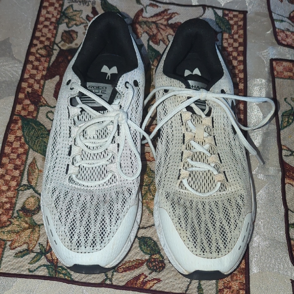 Under Armour Men's White and Black Athletic Shoes